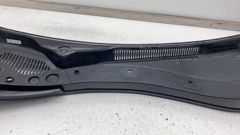 ⭕ 2017-2022 Maserati Levante Front Windshield Cowl Vent Trim Panel 670