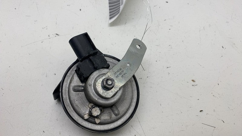11K 951 206 ⭕ 2021-2023 Volkswagen ID.4 FIAMM Low Note Tone Horn Signal w/ Bracket 11K951206