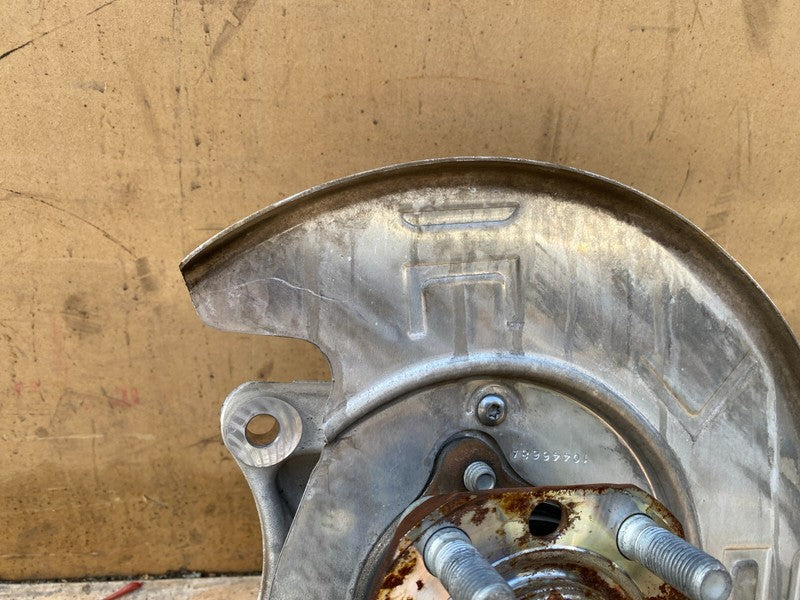 1044416 00 F 17-23 Model 3 Rear Right Side Spindle Knuckle w/ Shield & Wheel Hub 1044416-00-F