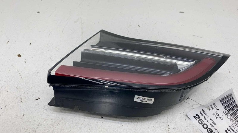 1077402-00-E ⭕ 2017-2023 Model 3 Rear Right Inner Taillight LED Tail Lamp 3-Pin 1077402-00-E