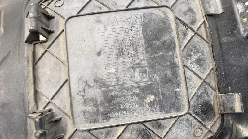 74850613 2018-2020 BMW 530E Front Passengrer Right Inner Fender Liner Splash Guard Shield