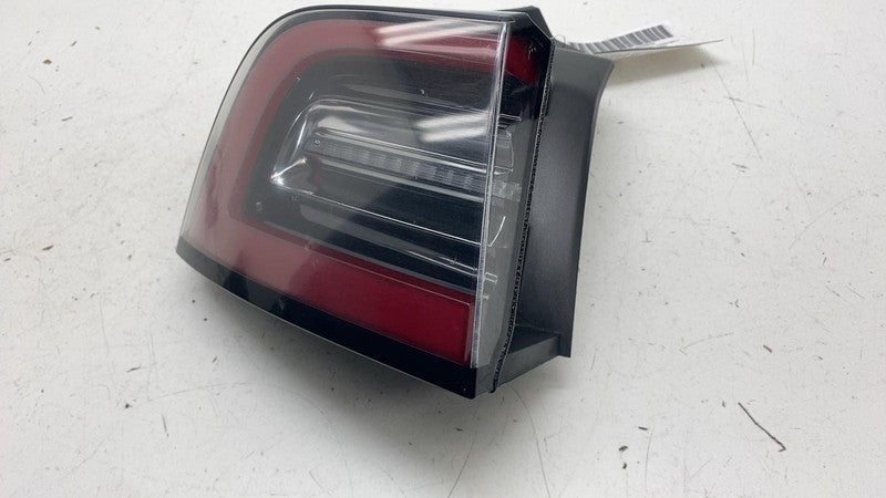 ⭕ 17-22 Model 3 Rear Left Outer Exterior Taillight Tail Lamp 3-Pin Red