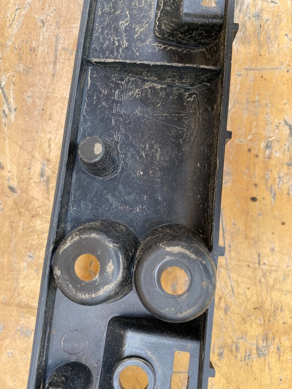 104669100B ⭕ 2016-2023 Tesla Model X Rocker Carrier Panel Trim Bracket Right 1046691-00-B