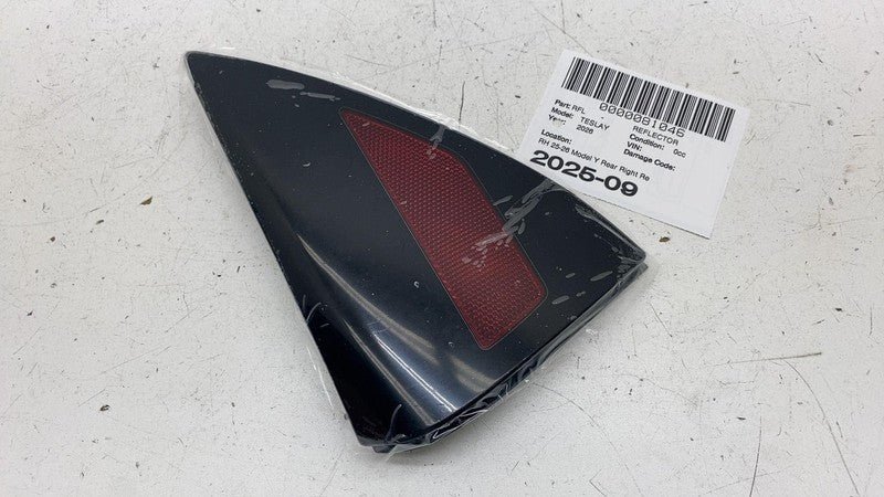 2029541-00 ⭕ 25-26 Model Y Rear Passenger Side Quarter Panel Reflector Right 2029541-00-B