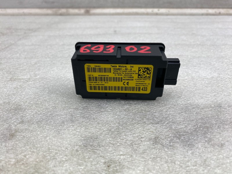 103460100A ⭕ 12-20 Tesla Model S Tire Pressure Monitor System Control Module 1034601-00-A