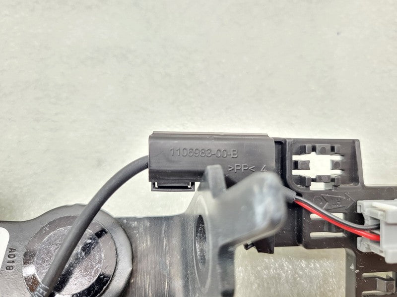 1085939 01 E ⭕17-23 Tesla Model 3 Rear Driver Side 2nd Row Seat Belt Buckle Left 1085939-01-E