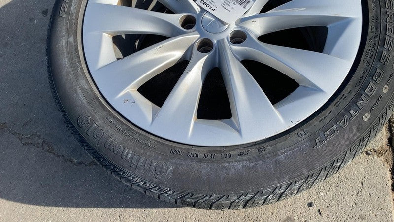 ⭕ 16-20 Model X Rear Wheel Rim 20 x 9.5J + 40MM w/ Continental Tire 10