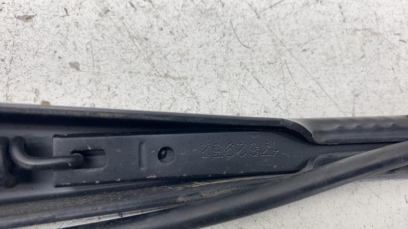⭕17-23 Tesla Model 3 Front Passenger Side Windshield Wiper Arm Assembl