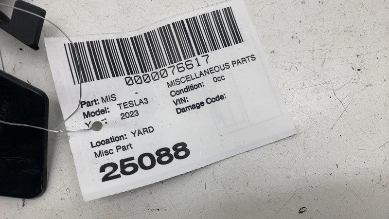 ⭕ 2017-2023 Model 3 Rear Right Retainer Wing & Tail Light Bracket 1083