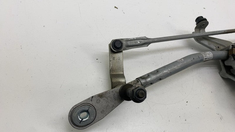 31696283 ⭕ 21-23 Polestar 2 Front Windshield Wiper Transmission Linkage w/ Motor 31696283