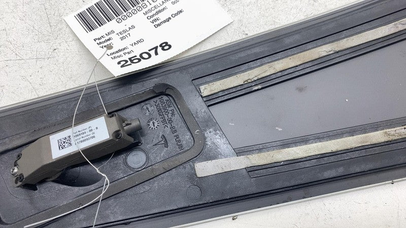 1092307-00-B ⭕ 2016-2020 Tesla Model S Right B-Pillar Glass Applique & Camera RH 1092307-00-B