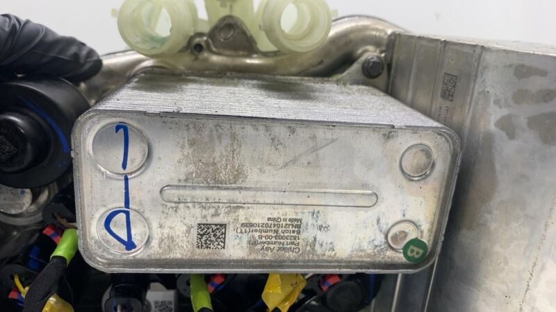 150202200E 20-23 Model Y Supermanifold Refrigerant Chiller + Coolant Reservoir 1549902-00-C