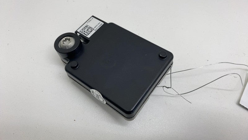 1607917 00 E 2016-2024 Tesla Model S X Y 3 Interior Distance Radar Sensor Control Module Unit