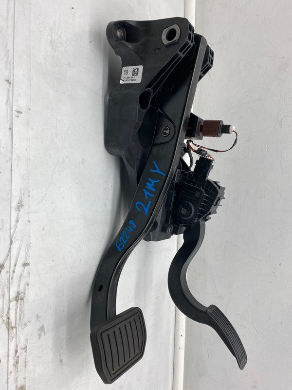 ⭕ 2020-2024 Tesla Model Y Accelerator and Brake Pedal Pad Assembly 118