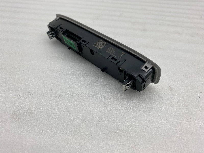 109257591H ⭕ 17-23 Model 3 Rear Overhead Console Dome Reading Map Light Lamp 1092575-91-H