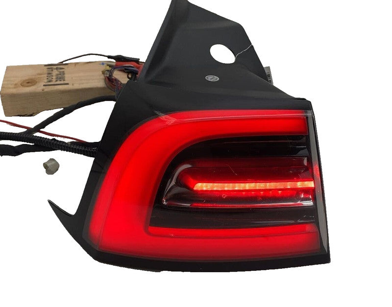 ⭕ 2017-2022 Tesla Model 3 Rear Driver Exterior Taillight Outer Tail Lamp Left LH