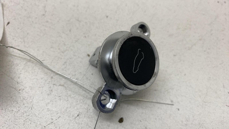 104262900V 2016-2020 Tesla Model X Rear Tailgate Hatch Liftgate Open Switch Button Assembly