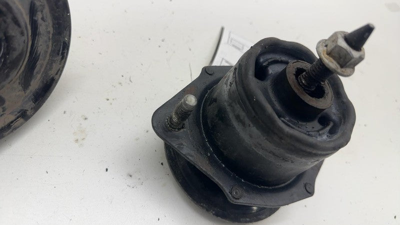 ⭕ 2014-2018 Chevrolet Silverado 1500 Crew Cab SET of 2 Body Mount Cushion Assy