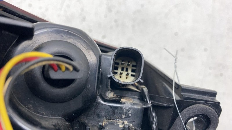 68424932-AC 2021 2022 2023 2024 Chrysler Pacifica Passenger Right Side Taillight Lamp Assy