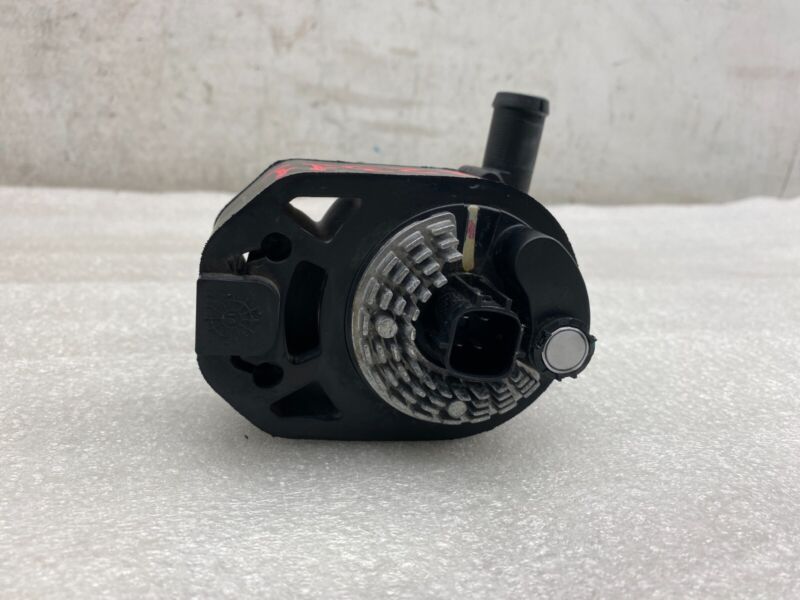 2012-2015 Tesla Model S Additional Cooling Water Pump Battery Coolant Assembly