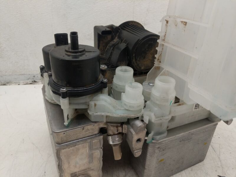 1506859-00-D 20-23 Model Y Supermanifold Refrigerant Chiller + Coolant Reservoir 1506859-00-D
