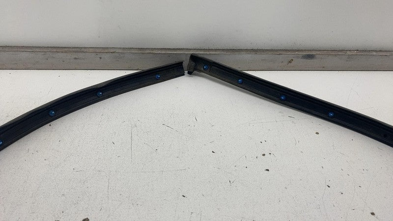 4KE833178 ⭕ 19-23 Audi e-Tron Driver Side Skirt Rocker Molding Rubber Seal Left 4KE833178