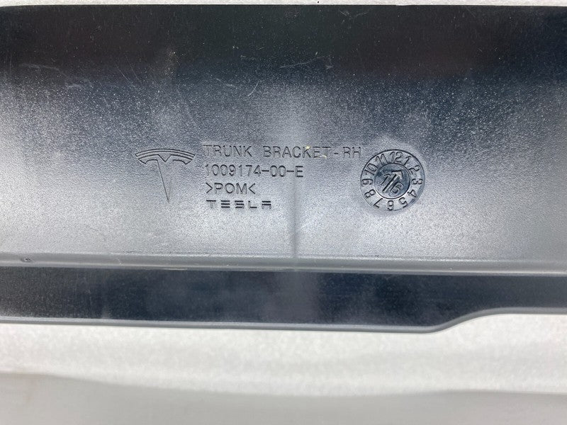 1009174 00 E ⭕12-20 Model S Rear Passenger Side Trunk Carpet Mount Bracket Right 1009174-00-E