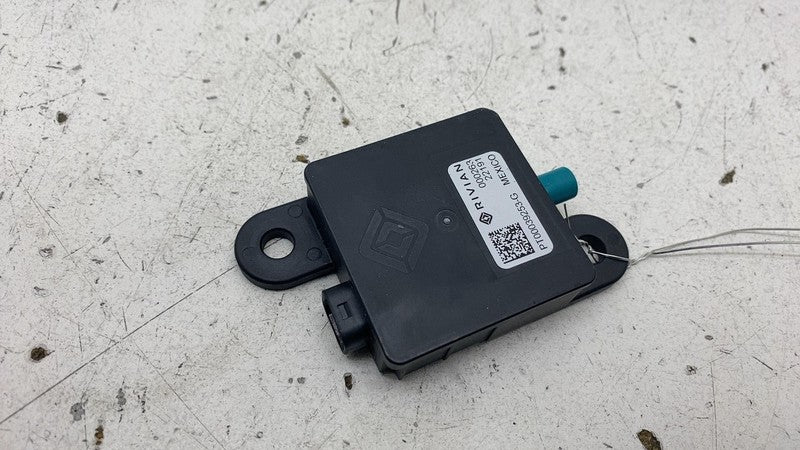 PT00039253G 2022-2024 Rivian R1T R1S Front Radio Antenna Amplifier Control Module Assembly