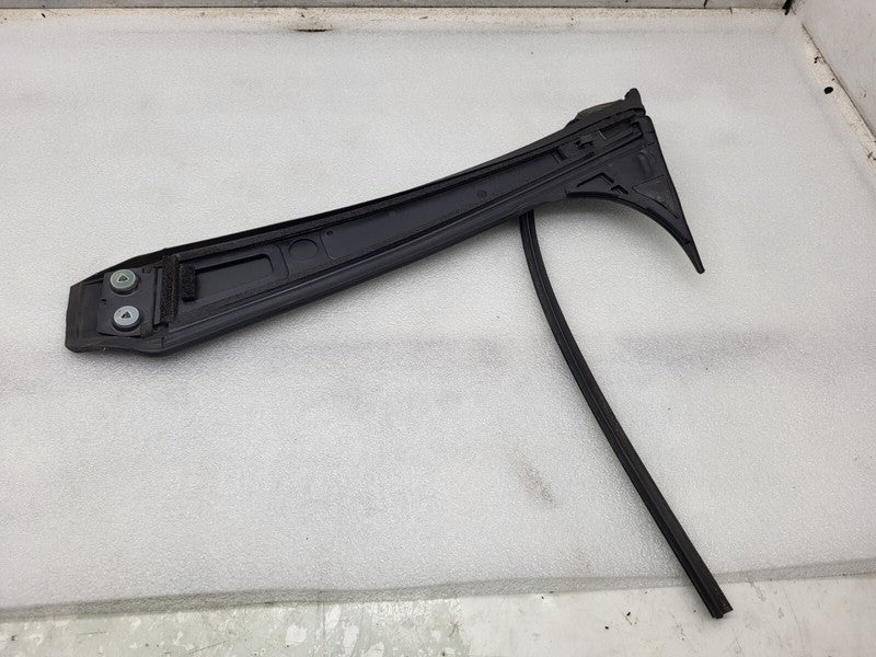 103236300C ⭕ 16-20 Tesla Model X B-Pillar Applique Glass Left w/ Rubber Seal 1032363-00-C