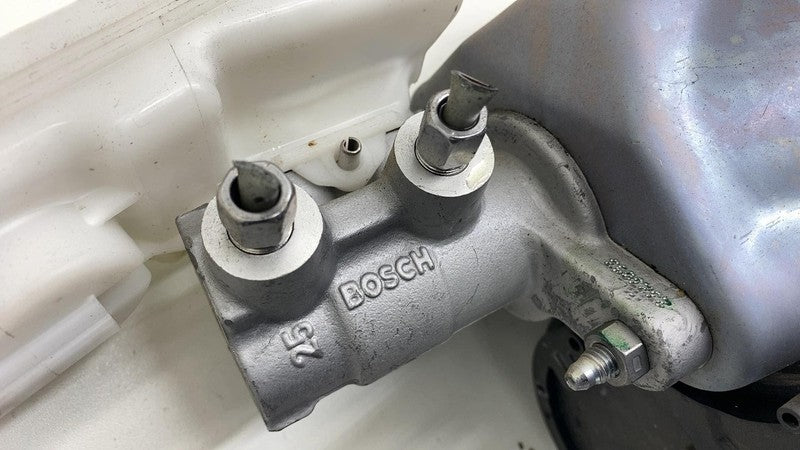 104467100G 2017-2023 Tesla Model 3 iBooster Power Brake Booster Master Cylinder Reservoir