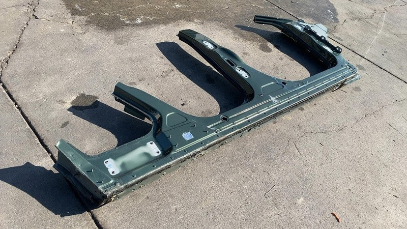 ⭕ 2022 2023 2024 Rivian R1T Passenger Side Rocker Panel Frame Right RH Assembly