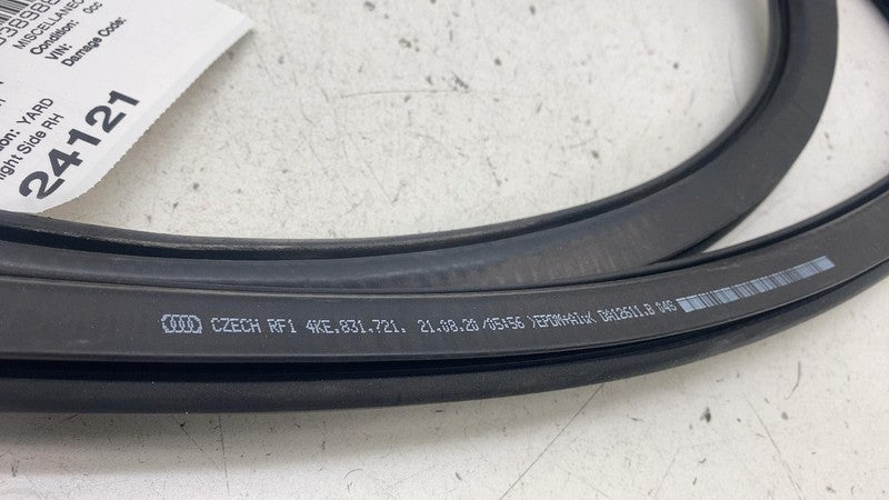4KE831721 ⭕ 19-23 Audi E-Tron Quattro Front Right Body Weathership Rubber Seal 4KE831721