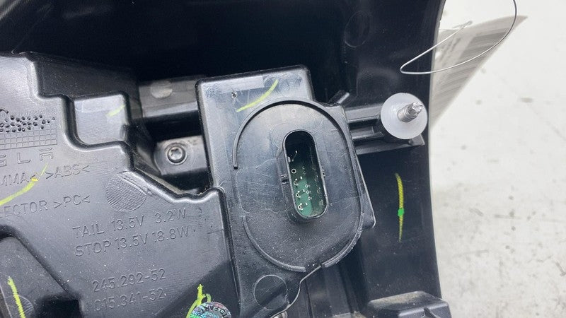 ⭕ 21-24 Model Y Rear Right Outer Exterior Taillight Tail Lamp 4-Pin 15