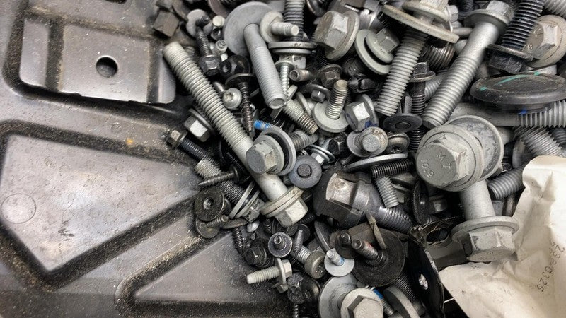 ⭕ 2023 Polestar Polestar 2 Set of Bolts