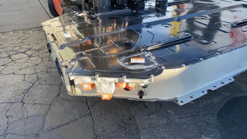 PT00057222 H 2022 2023 2024 Rivian R1S Large Battery Pack 141kWh Lithium HV Module Assembly