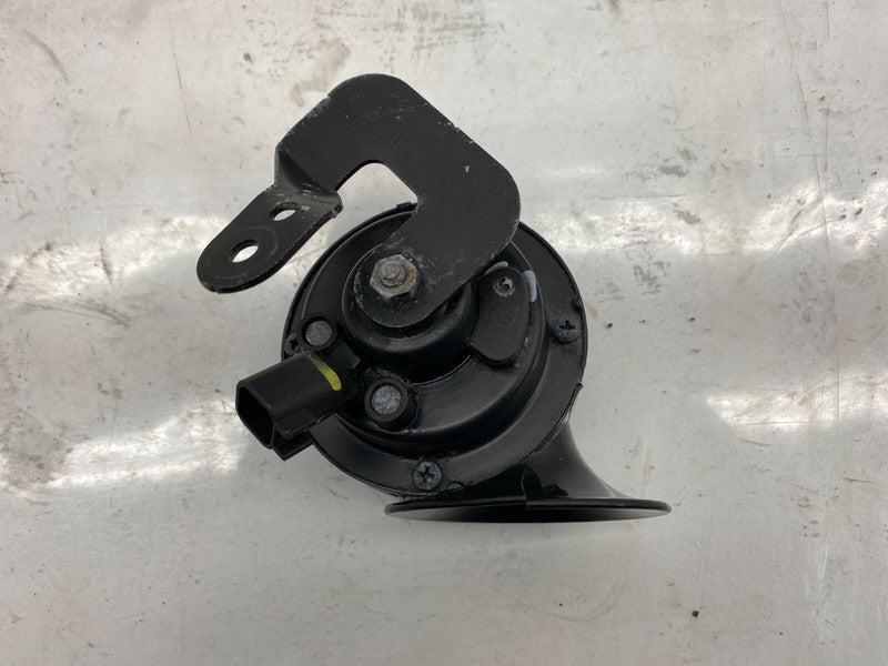 E1 0020046 ⭕ 2012-2020 Tesla Model S MS Seger High Pitch Tone Horn 12V 510 Hertz w/ Bracket