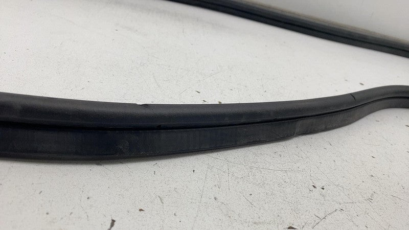 ⭕ 2022-2024 Rivian R1T R1S Front Frunk Weather Stripping Gasket Seal P