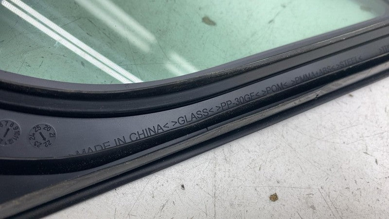 ⭕22-25 Rivian R1S Front Left Door Corner Quarter Fixed Glass Window PT