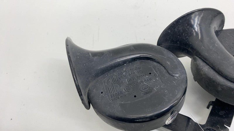 E10020046 2017-2023 Tesla Model 3 M3 High + Low Pitch Tone Horn 510 & 410 Hertz w/ Bracket