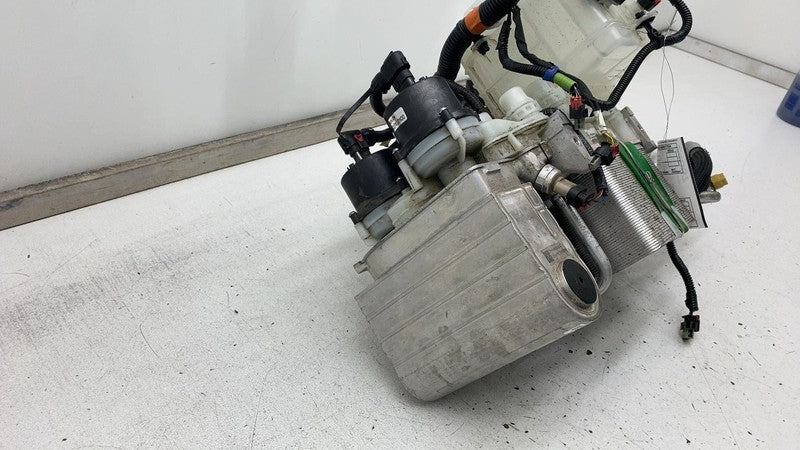 1549902 00 C 2020-2024 Tesla Model Y Supermanifold Refrigerant Chiller w/ Coolant Reservoir