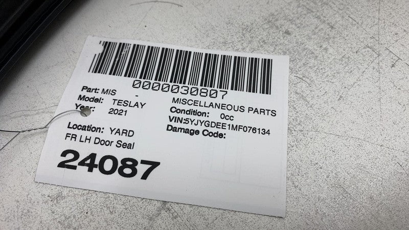 ⭕ 2020-2023 Tesla Model Y Front Driver Left Door Body Weatherstrip Rub