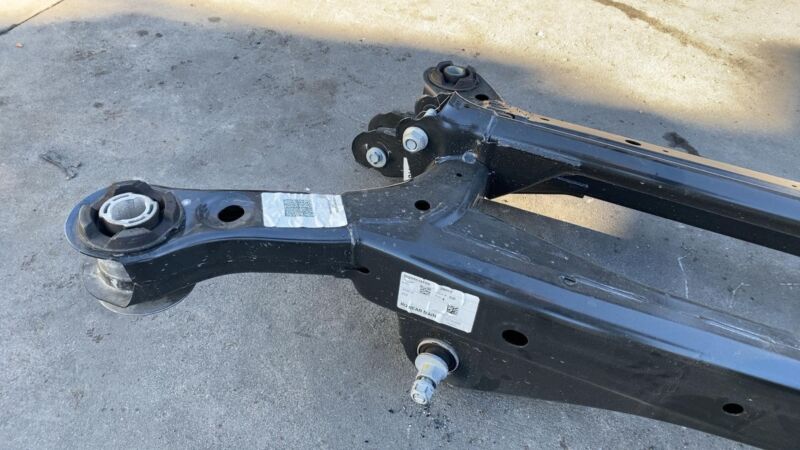 20226516150 2017-2024 Chrysler Pacifica Rear Undercarriage Subframe Crossmember Cradle FWD