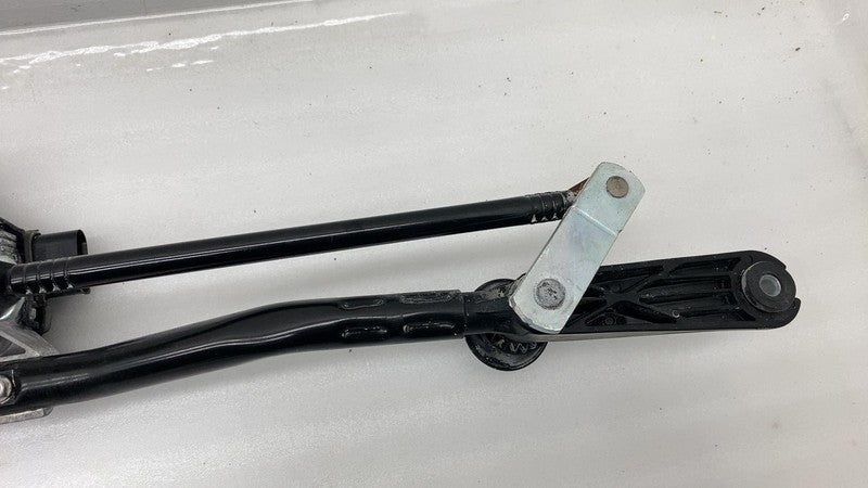 ⭕ 2018-2023 Jeep Wrangler Front Windshield Wiper Linkage w/ Motor 0682