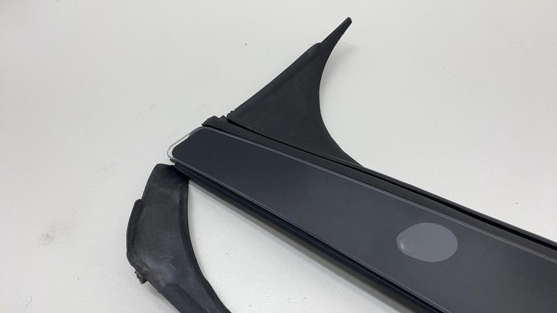 108390200B 2016-2020 Tesla Model X MX Right B-Pillar Applique Trim Molding w/ Camera & Seal
