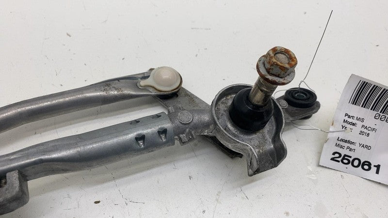 68229327AC ⭕ 17-25 Chrysler Pacifica Front Windshield Wiper Linkage & Motor OEM 68229327AC