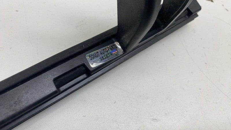 84923389 ⭕ 19-25 Chevrolet Silverado 1500 Rear Right Door Window Glass Channel 84923389