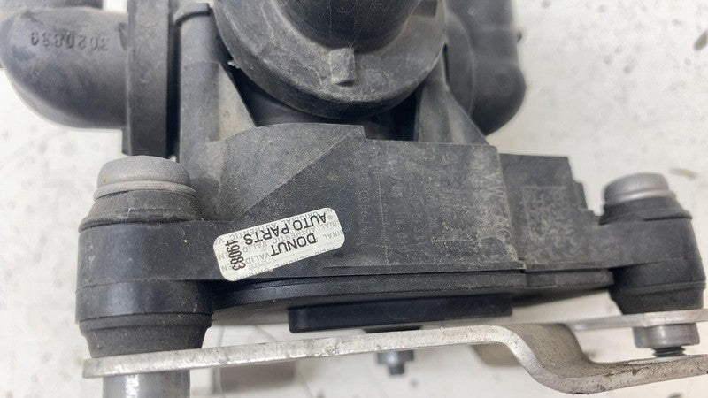 4KE 121 703 E ⭕ 2019-2023 Audi E-Tron Quattro Warm Water Heater Valve w/ Bracket 4KE121703E