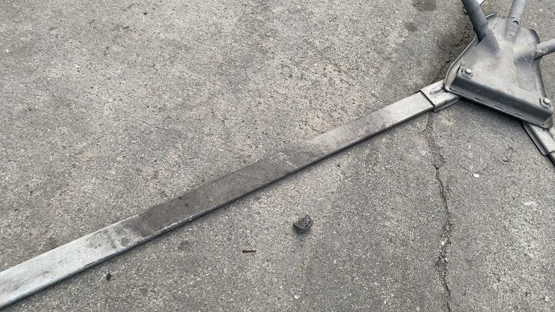 7401270 04 2018 2019 BMW 530e G30 Rear Body Torsion Bar Support Bracket Mount Bracket OEM