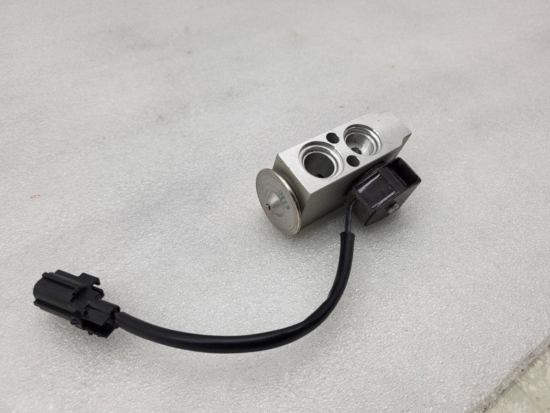 600848100A ⭕ 2012-2020 Tesla Model S A/C Line TXV Evaporator Valve w/ Solenoid 6008481-00-A