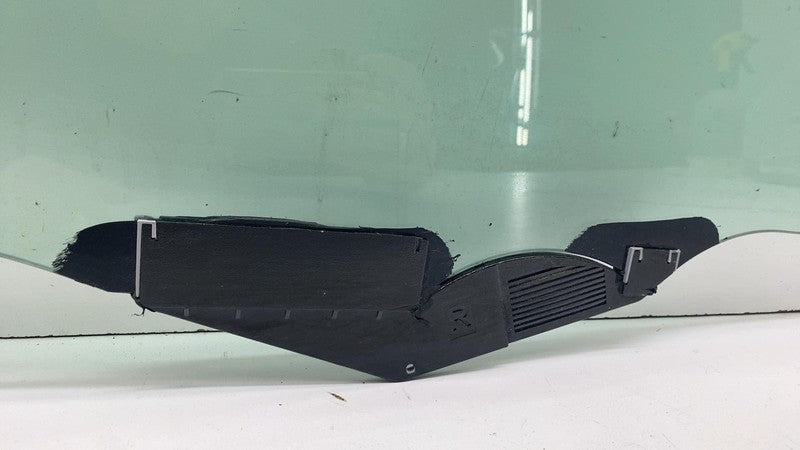 E9 43R-014955 ⭕ 2020-2021 Tesla Model Y Front Passenger Door Window Glass Right (Single Pane)